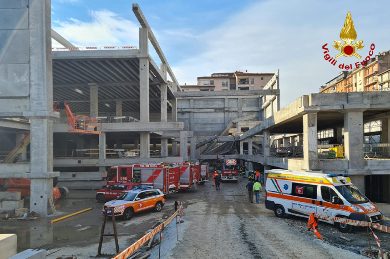 Firenze  crollo solaio in cantiere edile  Soccorsi dai Vigili del fuoco due operai tra le macerie
